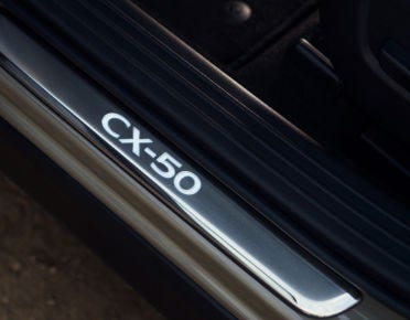 Accesorios para el Mazda CX-50 2026  –  Placas de umbral iluminadas