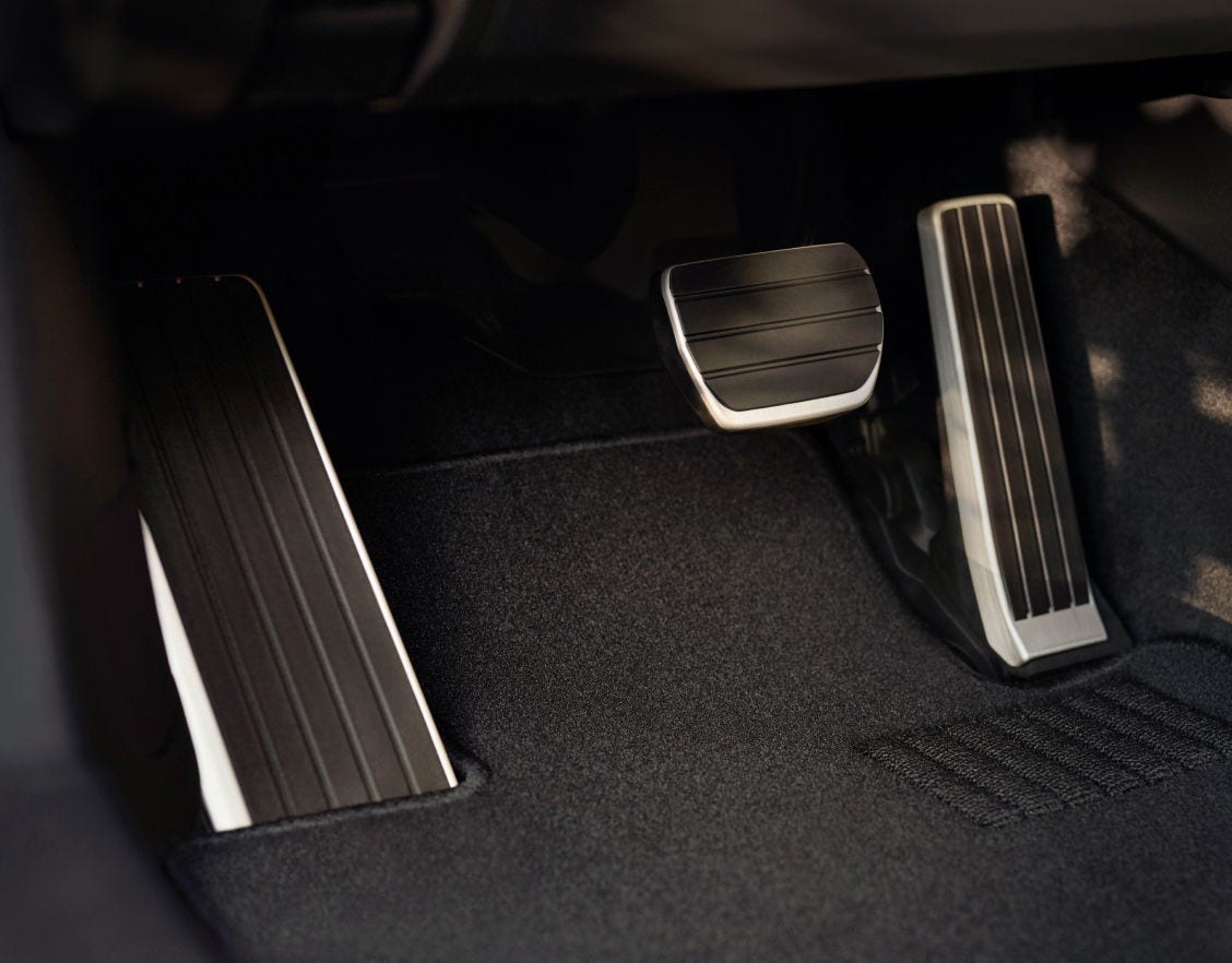 2026 Mazda3 Sedan Accessories  –  Pedales deportivos