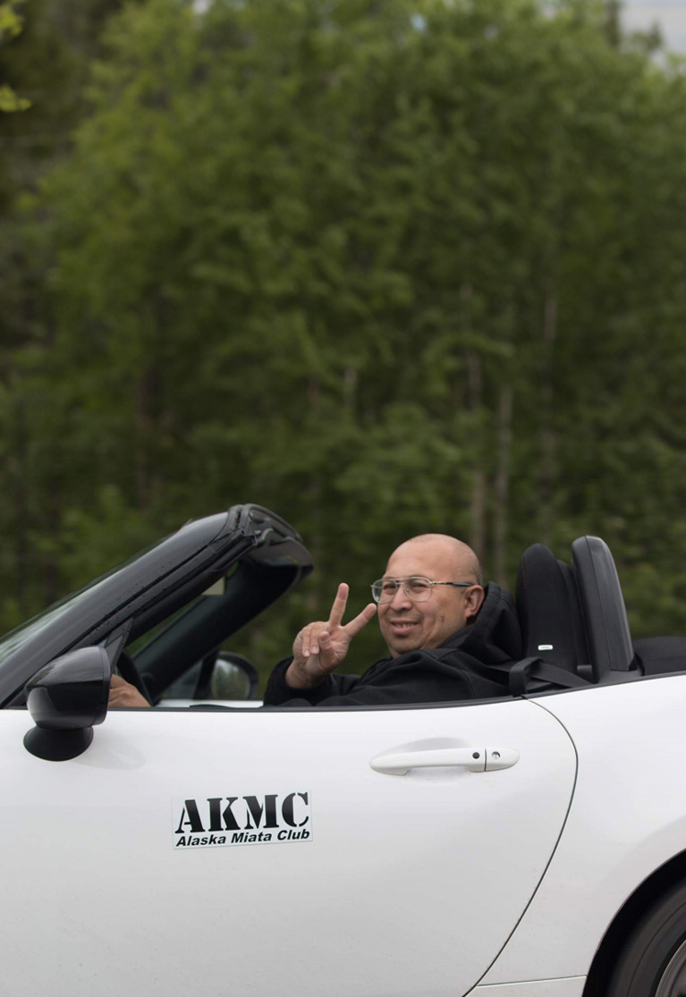 Mike Fernandez en su Mazda MX-5 Miata  –   Alaska Miata Club