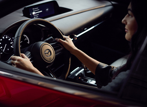 Interior de la cabina del Mazda CX-30 2020