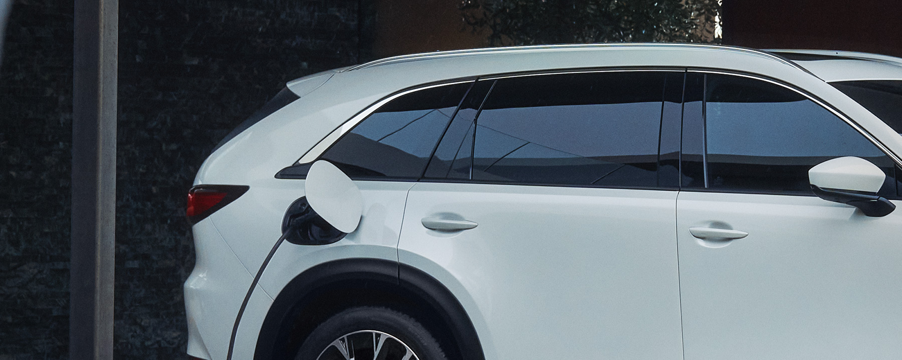 Carga domética de vehículos eléctricos  –  nivel 1 o nivel 2  –  Mazda CX-90 PHEV | Mazda USA