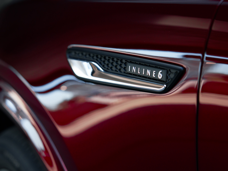 V6 vs. V8 Engines  –  Mazda CX-70