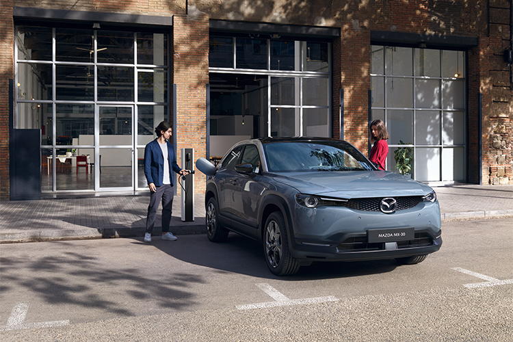 ¿Dónde puedo cargar mi auto eléctrico sin cargo?  –  Mazda MX-30
