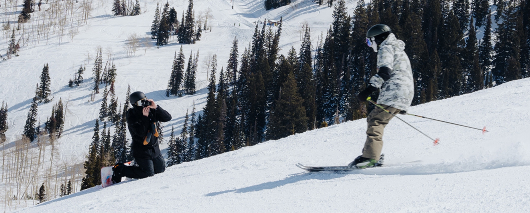 Recorrido por centros de esquí con el Mazda CX-50  –  Esquiador y fotógrafo