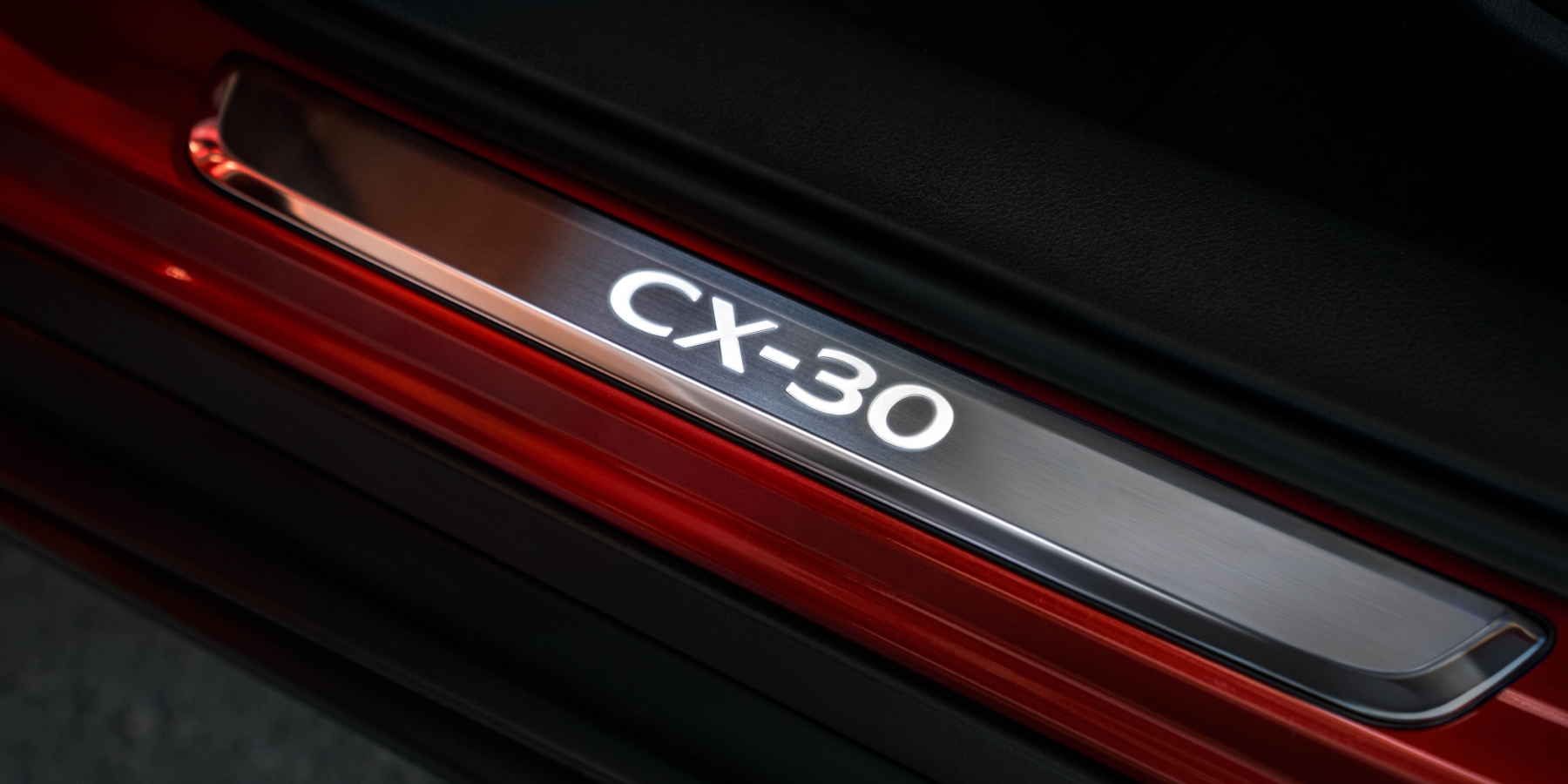 Accesorios para el Mazda CX-30 2025  –  Placas de umbral iluminadas