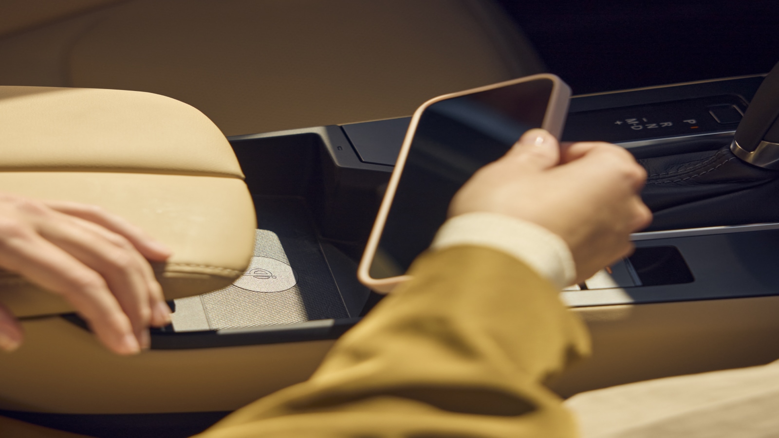 MAZDA CX-5 2026  –  Carga inalámbrica