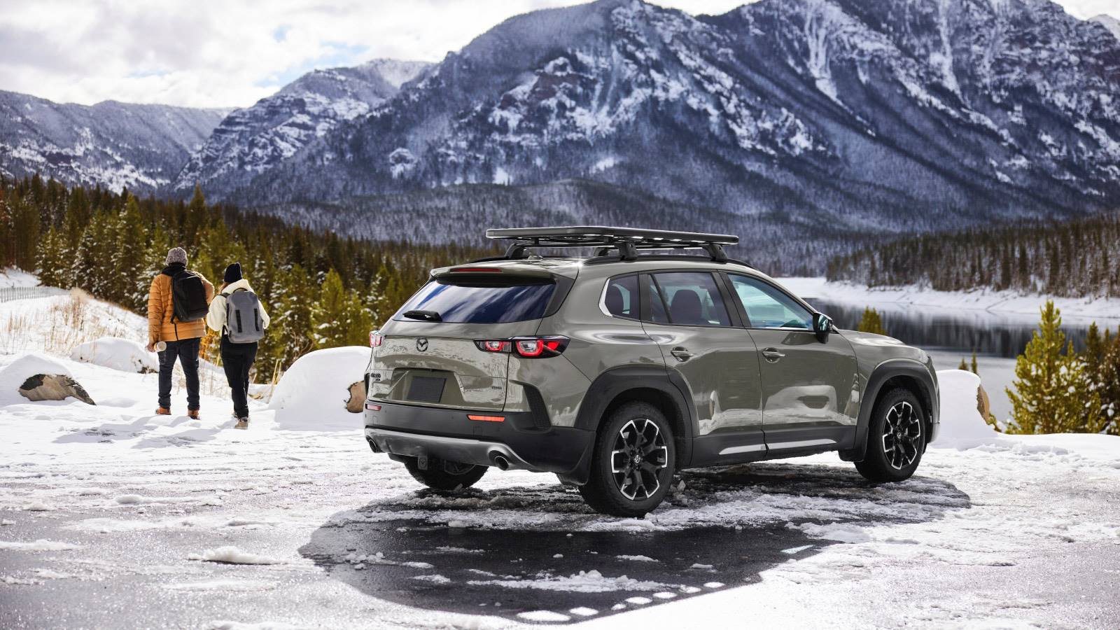 Mazda CX-50 en un entorno al aire libre