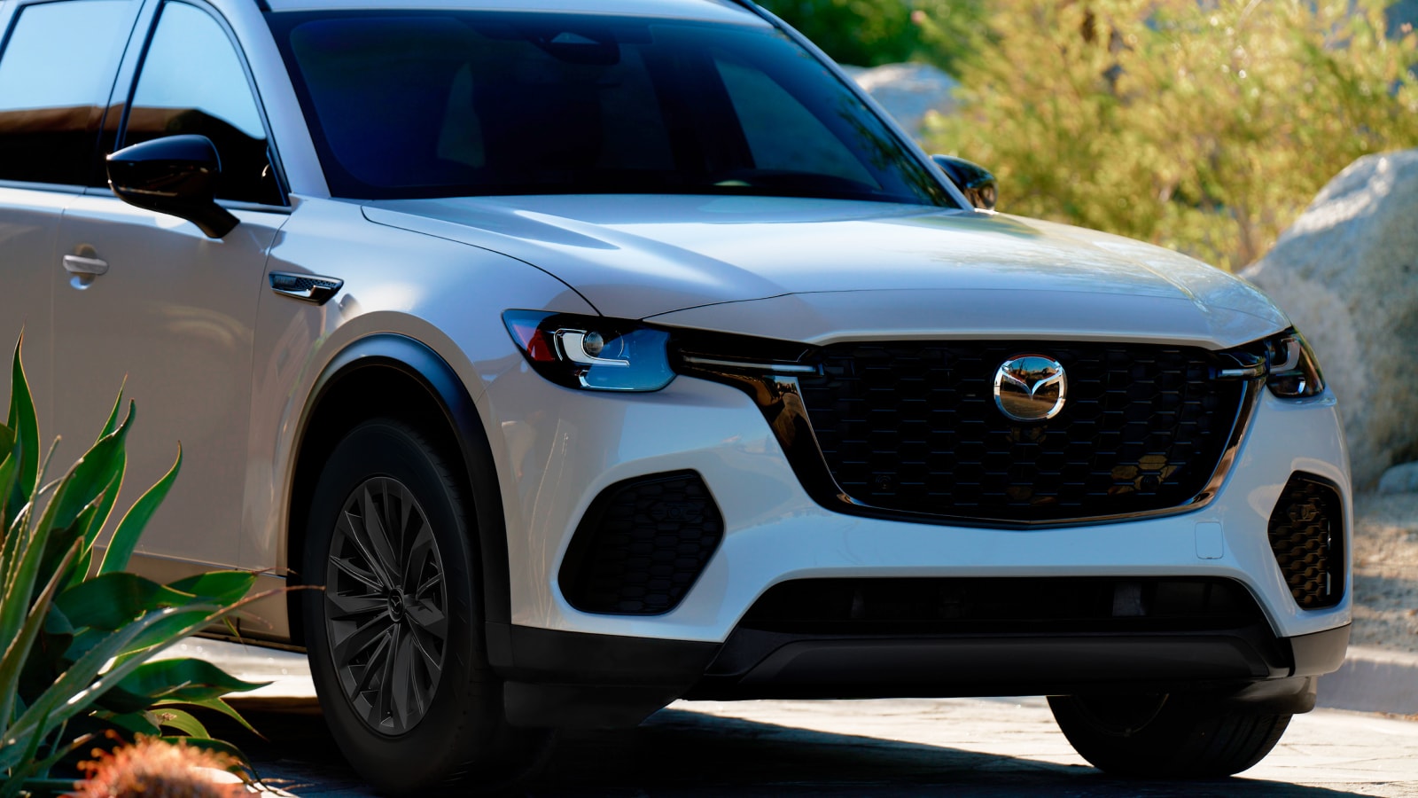 Mazda CX-70 PHEV – Modern Front Styling